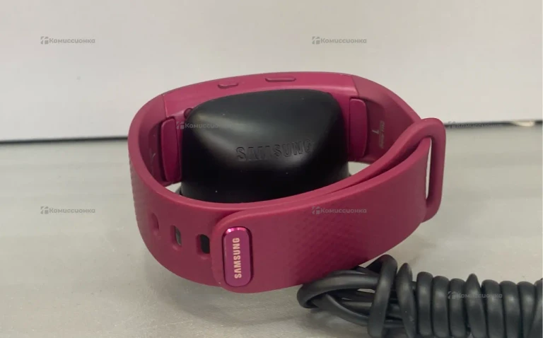 Фитнес браслет Samsung Gear Fit 2