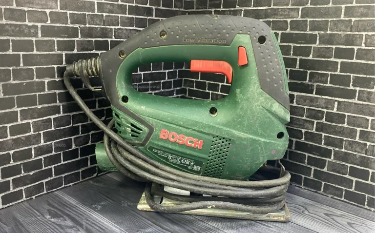 Электролобзик Bosch.