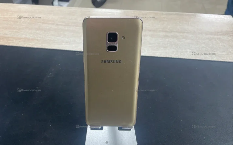 Samsung Galaxy A8 (2018) 2/32 ГБ