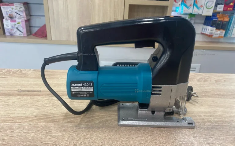 Лобзик Makita сетевой 4304Z