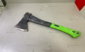 Топор с прорезиненной ручкой