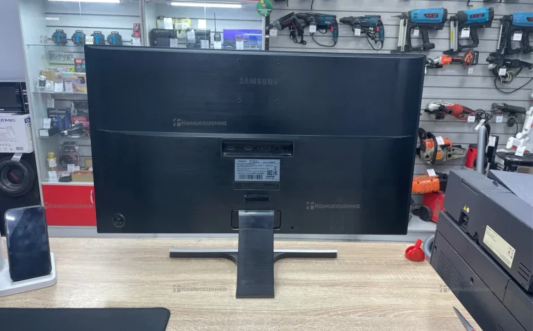 Монитор Samsung U28E590D