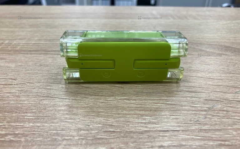 Наушники зеленые Attivio