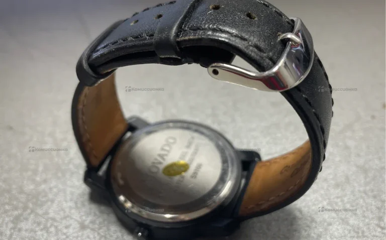 Часы  movado