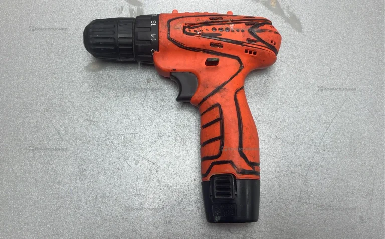 Шуруповерт оранжевый