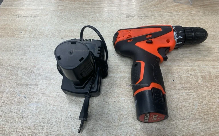 Шуруповерт No name