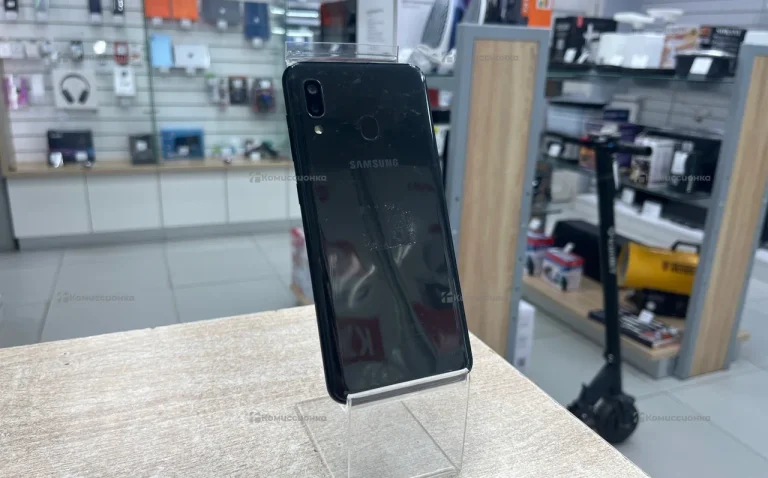 Samsung Galaxy A20 3/32 ГБ