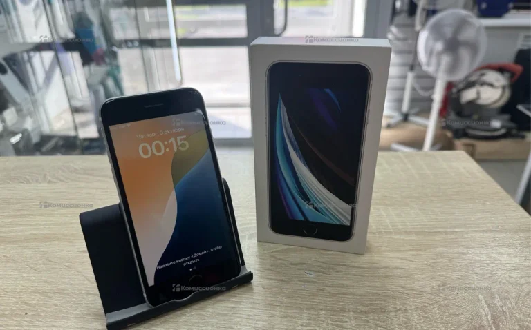 Телефон iPhone SE 128GB