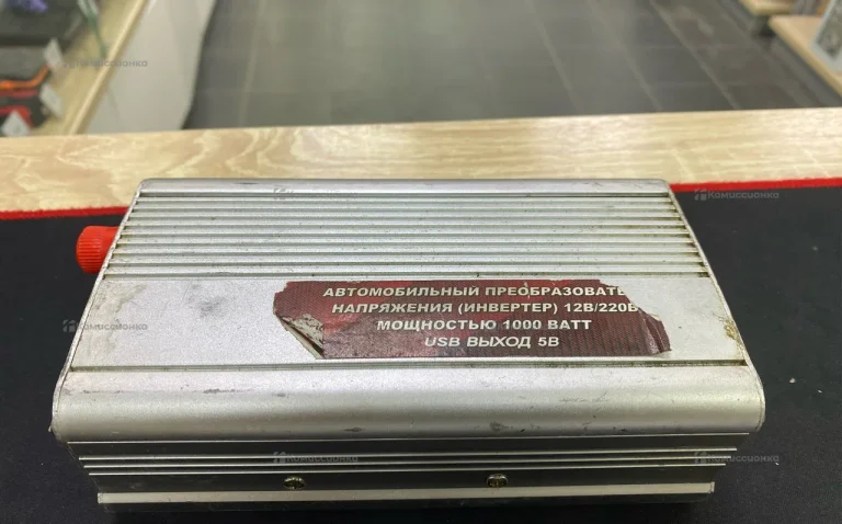Автомобильный приоброзаватьль (инвертор) 12в/200в