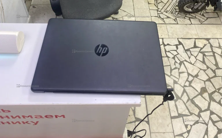 Ноутбук  HP  17 laptop ak0xx