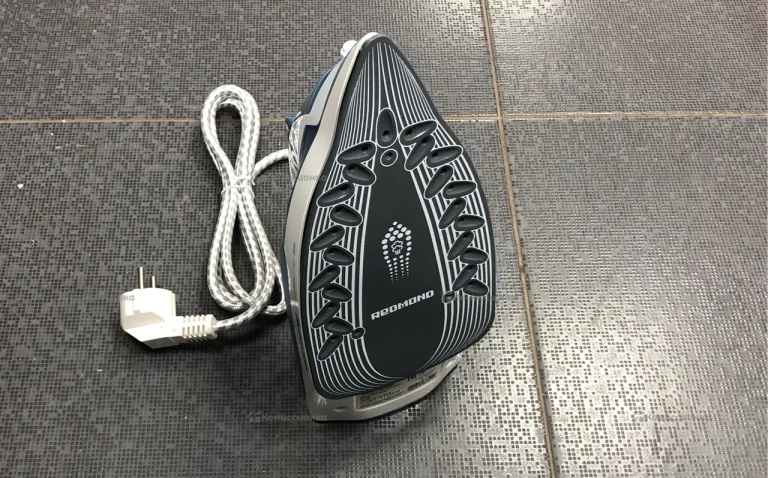 Утюг Redmond RI-C278