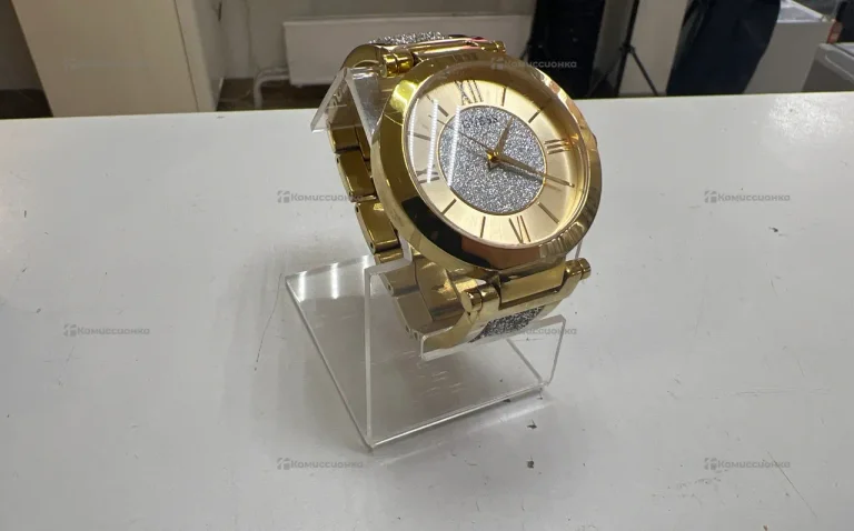 Часы  Guess
