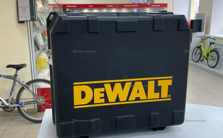 Фрезер DeWALT DW621-QS