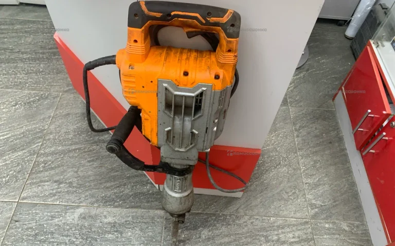 Отбойный молоток Вихрь ОМ-1750Э