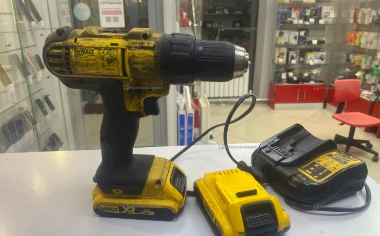Дрель-Шуруруповёрт DeWalt DCD771C2