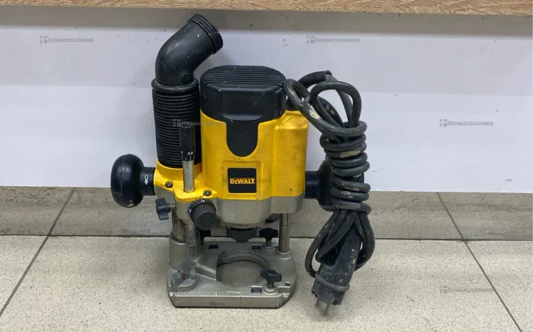 Фрезер dewalt DW 621