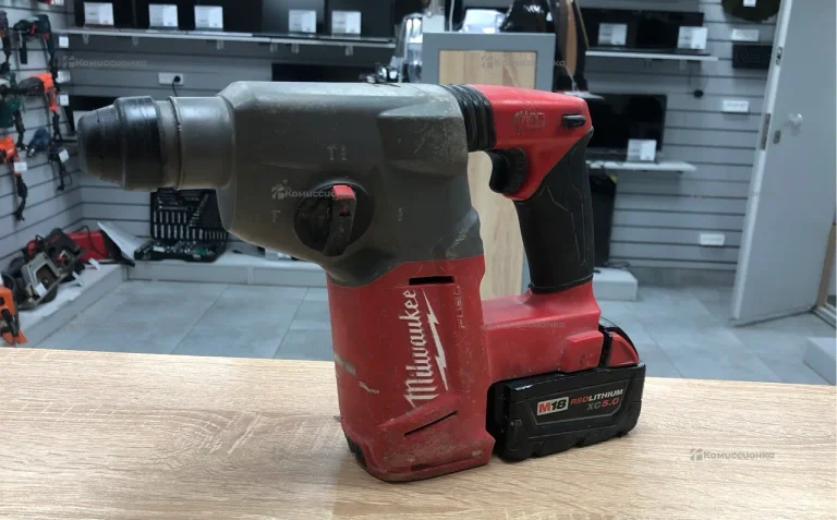 АККУМУЛЯТОРНЫЙ ПЕРФОРАТОР MILWAUKEE M18 FUEL (2712
