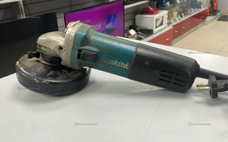 УШМ  Makitta  9557NM