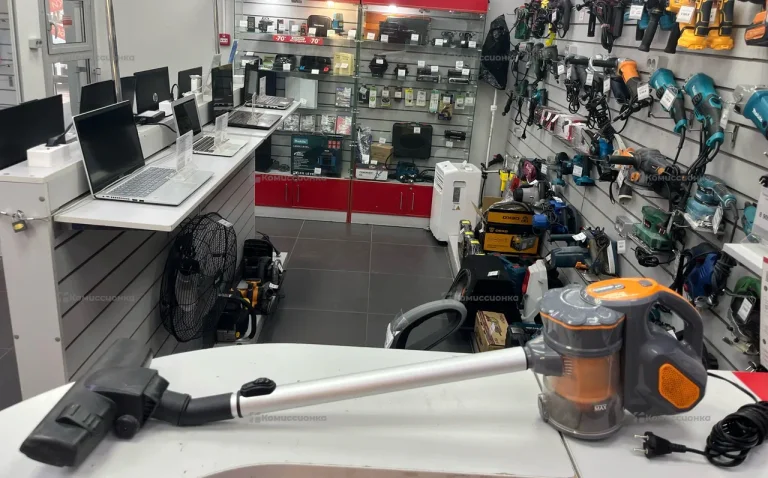 Пылесос  Starwind sch1320