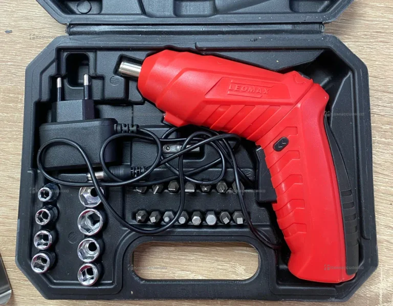 Электроотвертка Leomax красная
