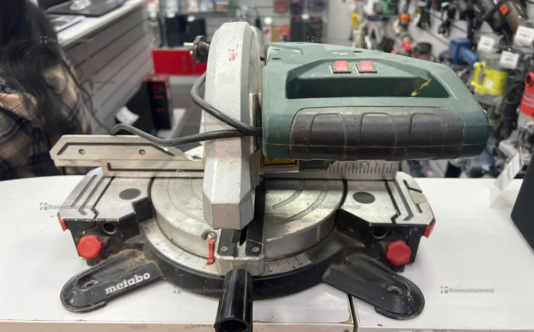 Торцовочная пила metabo KS 216 M Lasercut