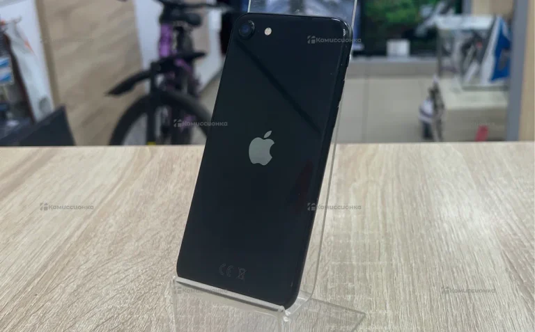 Apple iPhone SE (2020) 3/128 ГБ