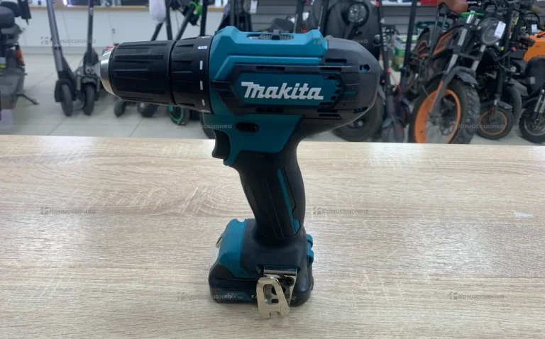 Дрель-шуруповерт Makita DF333D