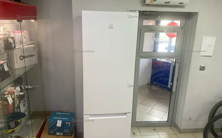 Холодильник Indesit