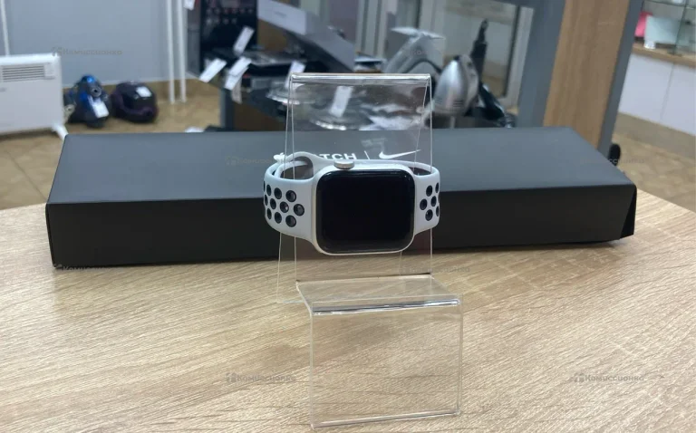Часы  Apple Watch SE 2020 40mm
