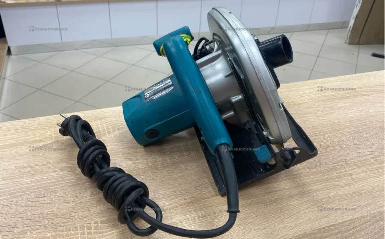 Дисковая пила Makita 5704R