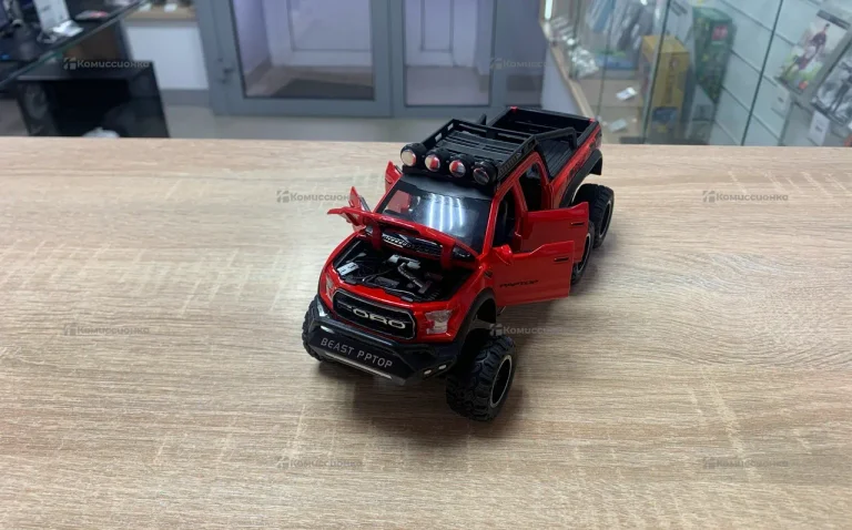 Машинка Ford красный