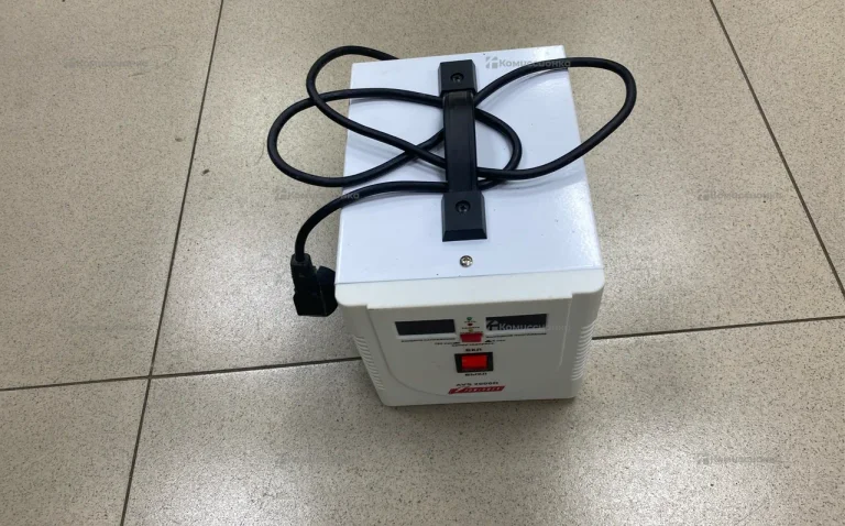 Стабилизатор POWERMAN AVS 2000D