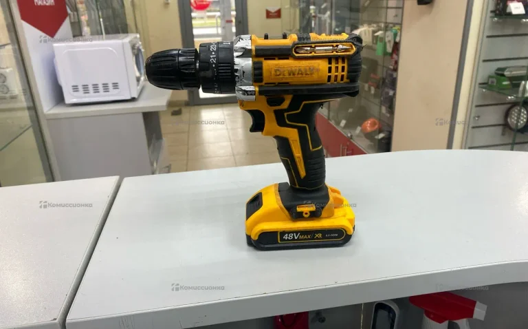 дрель шуруповерт Dewalt реплика.