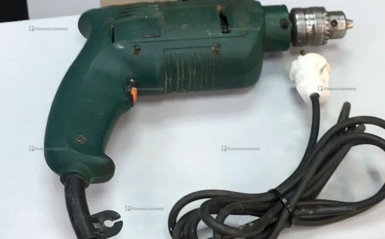 Дрель зеленого цвета