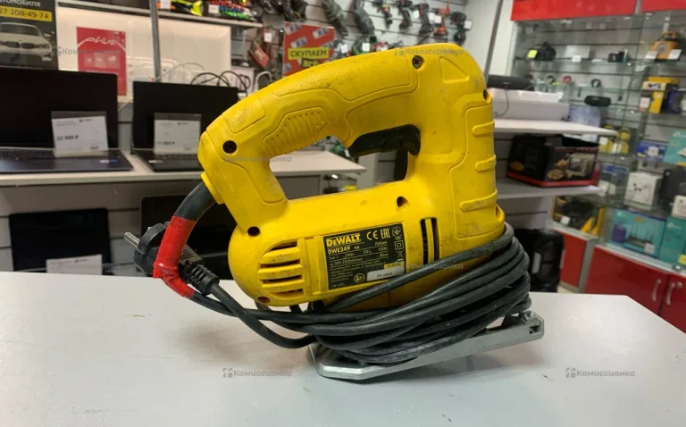 Электролобзик Dewalt dwe249