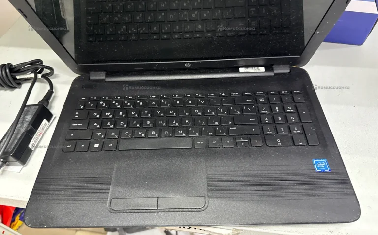 Ноутбук HP 15-ay501ur