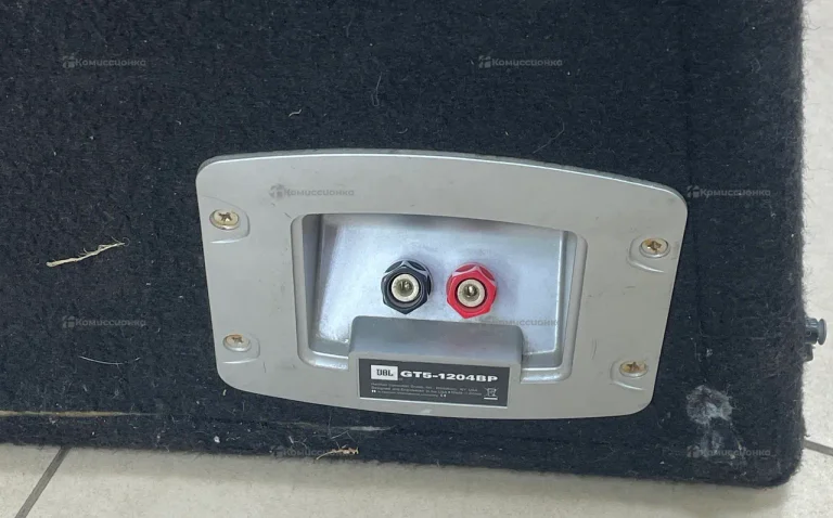 Сабвуфер JBL GT5-1204