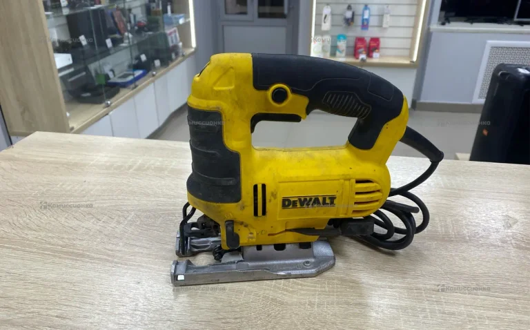 Электролобзик DeWALT DWE349