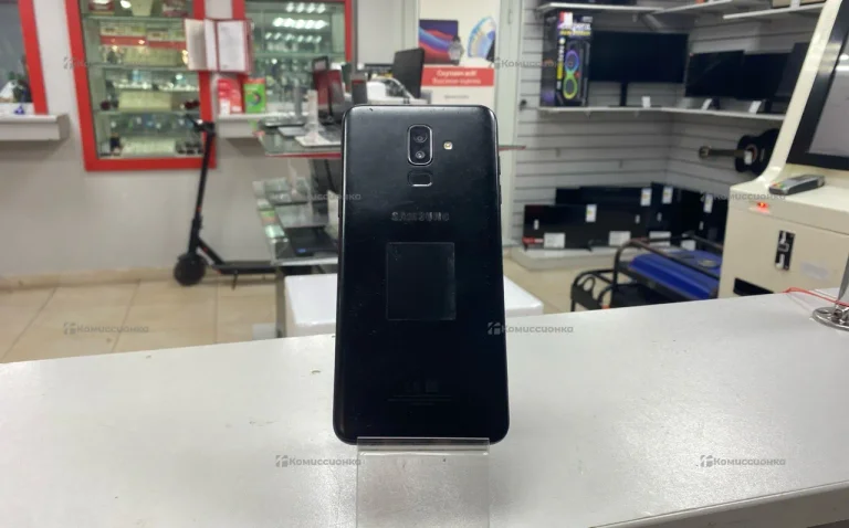 Samsung Galaxy J8 4/64 ГБ