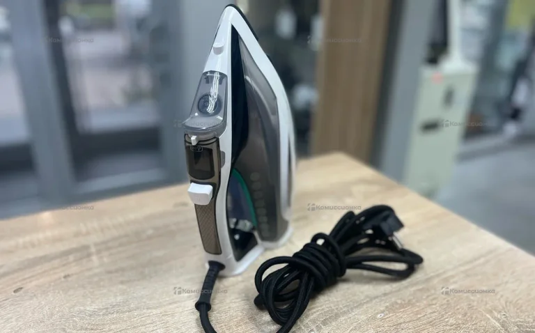 Утюг Redmond C271