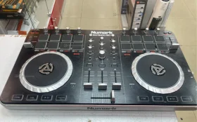 Диджейский пульт Numark Mixtrack Pro