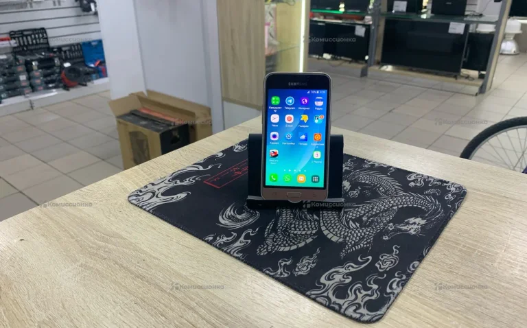 Samsung Galaxy J1 8Gb (2016)