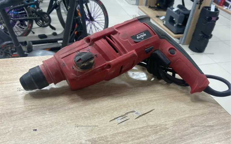 Перфоратор Elitech П240РЭМ.