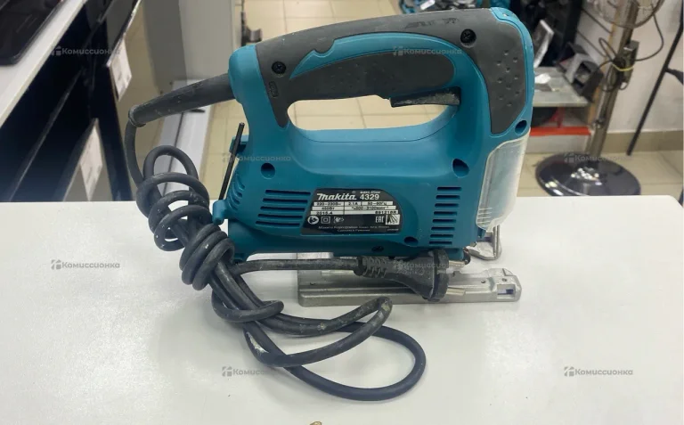 Лобзик Makita 4329