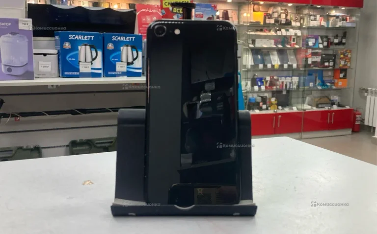 Apple iPhone SE (2020) 3/64 ГБ