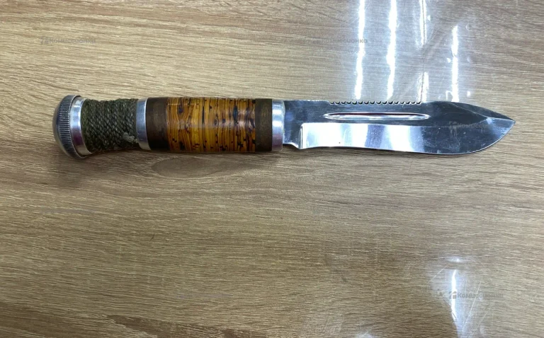 Нож (туристический )