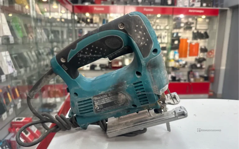 Электролобзик Makita 4329