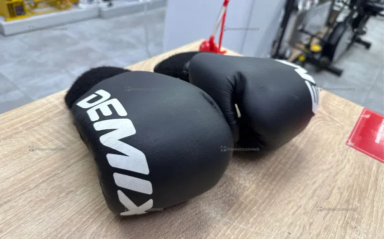 Боксерские перчатки Demix 8OZ Tyson