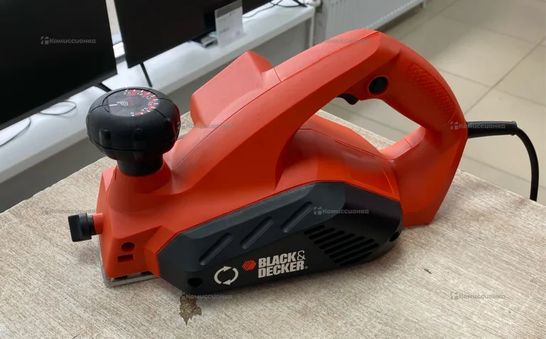 Электрорубанок Black Decker KW712