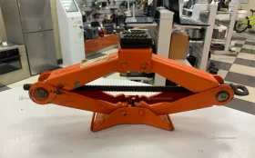 Купить Домкрат винтовой оранжевый б/у , в Красноярск Цена:1190рублей